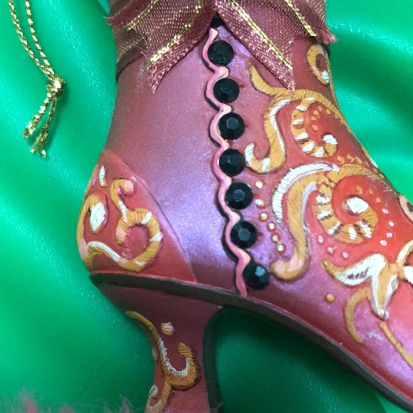 “Lady in Waiting” Heirloom Collectible Ornament Boot - Picture 12 of 15